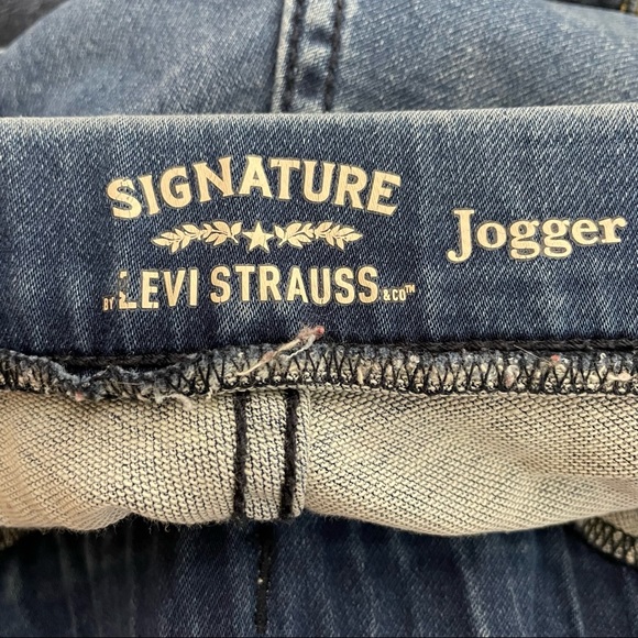 Signature By Levi’s Jogger Blue Jeans Pull On Crop Rolled Cuff Size 12 W31 EUC - Picture 7 of 9